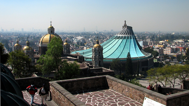 Basílica de Guadalupe La Basílica de Guadalupe es vigilada por un grupo de drones