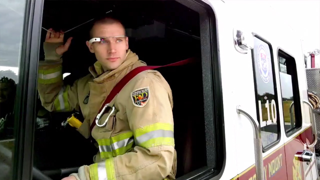 Bombero prueba los Google Glass como herramienta para labores de rescate 21 Bombero Google Glass 01 Bombero prueba los Google Glass como herramienta para labores de rescate