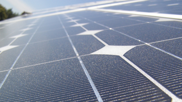 Paneles solares Ingeniera mexicana transforma agua salada en potable con paneles solares