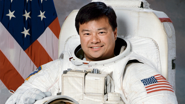 Leroy Chiao Ex-astronauta de la NASA afirma haber visto un OVNI durante una caminata espacial