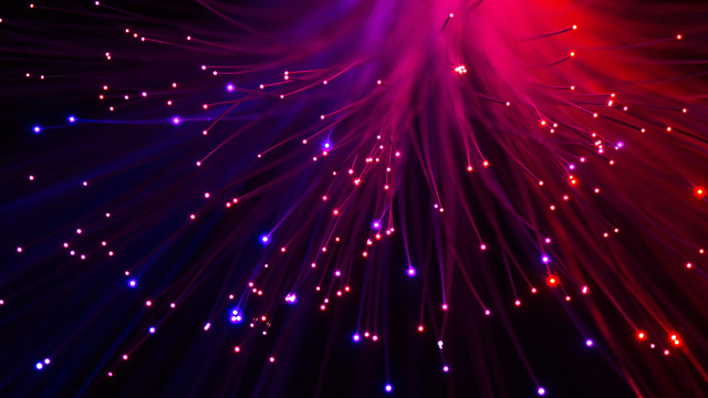 Fibra óptica Nuevo récord de velocidad con fibra: 5 TB en menos de 1 segundo