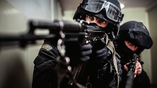 SWAT Un equipo SWAT arresta a un gamer profesional por culpa de una broma