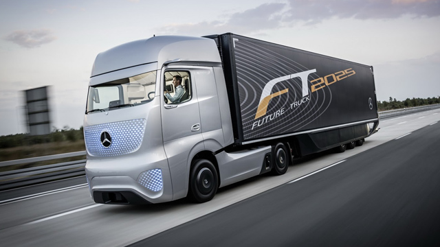 Future Truck 2025 01 Mercedes-Benz presenta los avances de su camión que se maneja con una tablet