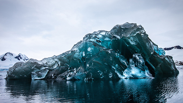 Las espectaculares fotos de un iceberg volteado en la Antártida 14 Alex Cornell iceberg Las espectaculares fotos de un iceberg volteado en la Antártida