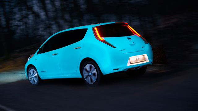 Nissan Leaf Nissan tiene un coche que brilla en la oscuridad
