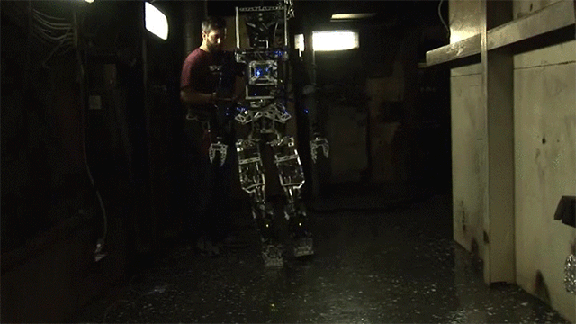 SAFFiR Estudiantes de ingeniería desarrollaron un robot bombero para incendios navales