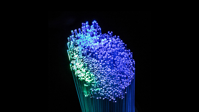 fibra optica Descubren una nueva técnica para mejorar la potencia y el precio en la fibra óptica