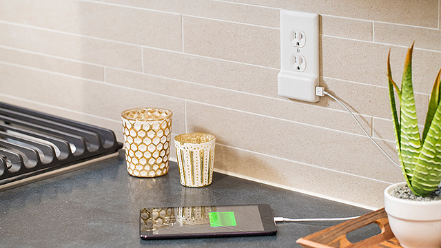 SnapPower Este cargador USB puede instalarse en cualquier lugar