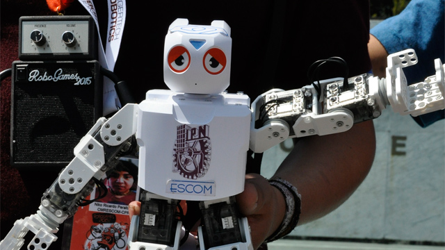 poli robot Estudiantes del IPN ganan 14 medallas en los Robogames 2015