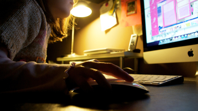 Nina Internet ¿Qué tanto le restringimos el contenido en internet a los niños?