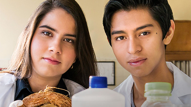 Ecomuros: el proyecto de dos jóvenes mexicanos para hacer casas ecológicas y de bajo costo