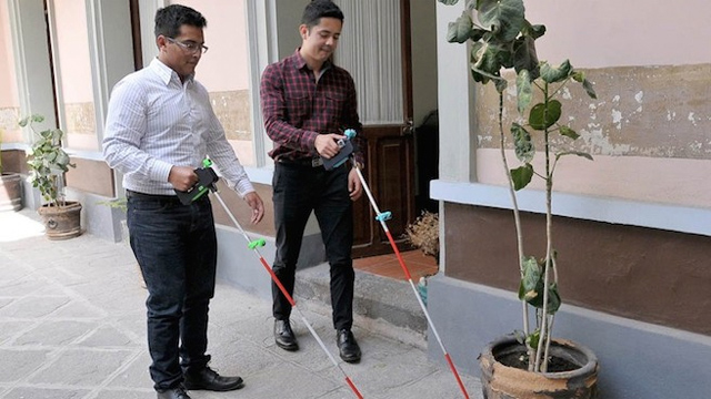 baston Mexicanos desarrollan bastón inteligente para invidentes