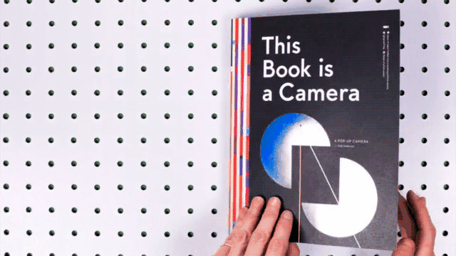 Este libro alberga una cámara totalmente funcional 21 Book camera Este libro alberga una cámara totalmente funcional