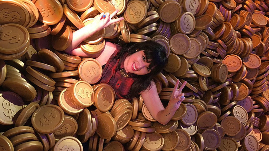 Disney crea una piscina llena de monedas gigantes para que nades en ella como Rico McPato 16 boveda de rico mcpato Disney crea una piscina llena de monedas gigantes para que nades en ella como Rico McPato