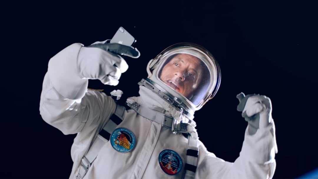 Ya puedes ver The Rock x Siri, la "película" de Dwayne Johnson y Apple 17 rock Ya puedes ver The Rock x Siri, la "película" de Dwayne Johnson y Apple