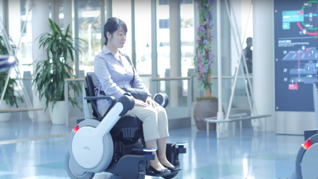 Panasonic comenzó a probar sillas de ruedas autónomas en un aeropuerto japonés. 22 Silla de ruedas autónoma creada por Panasonic