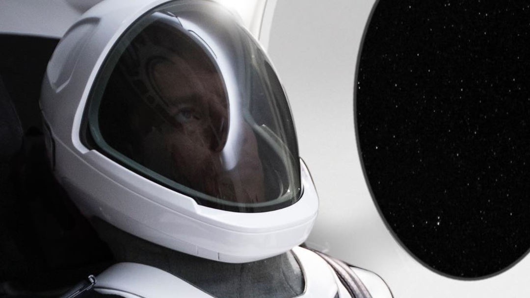 Elon Musk muestra el primer vistazo de los trajes espaciales de SpaceX