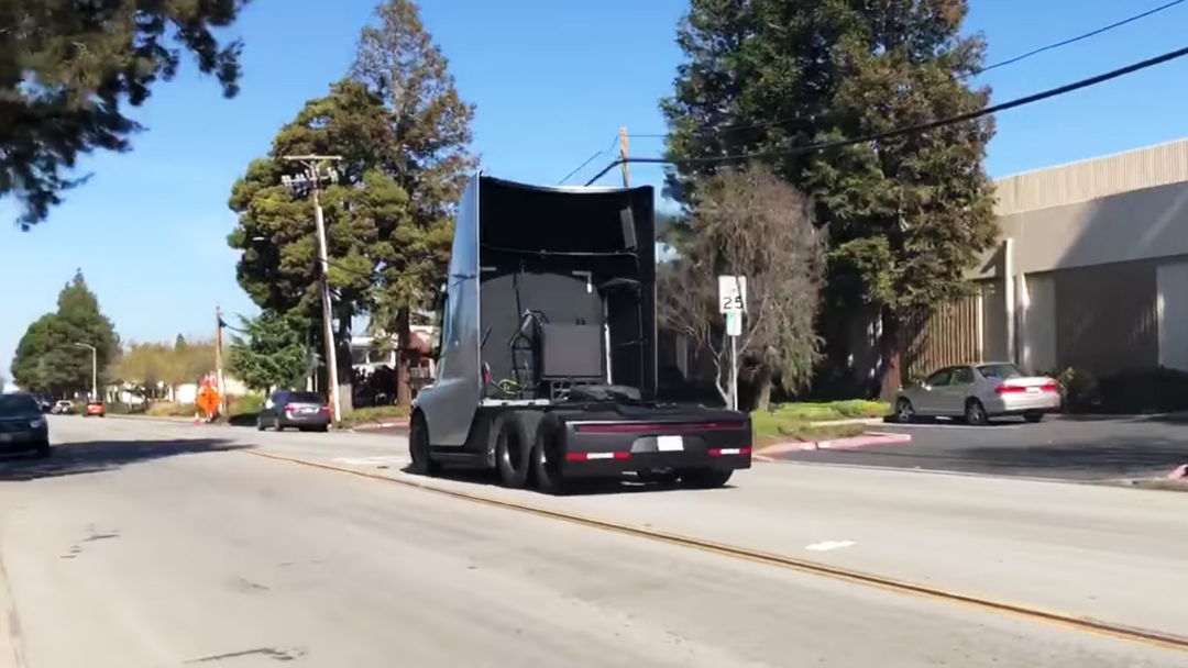 tesla semi Un video muestra cómo acelera el camión eléctrico de Tesla