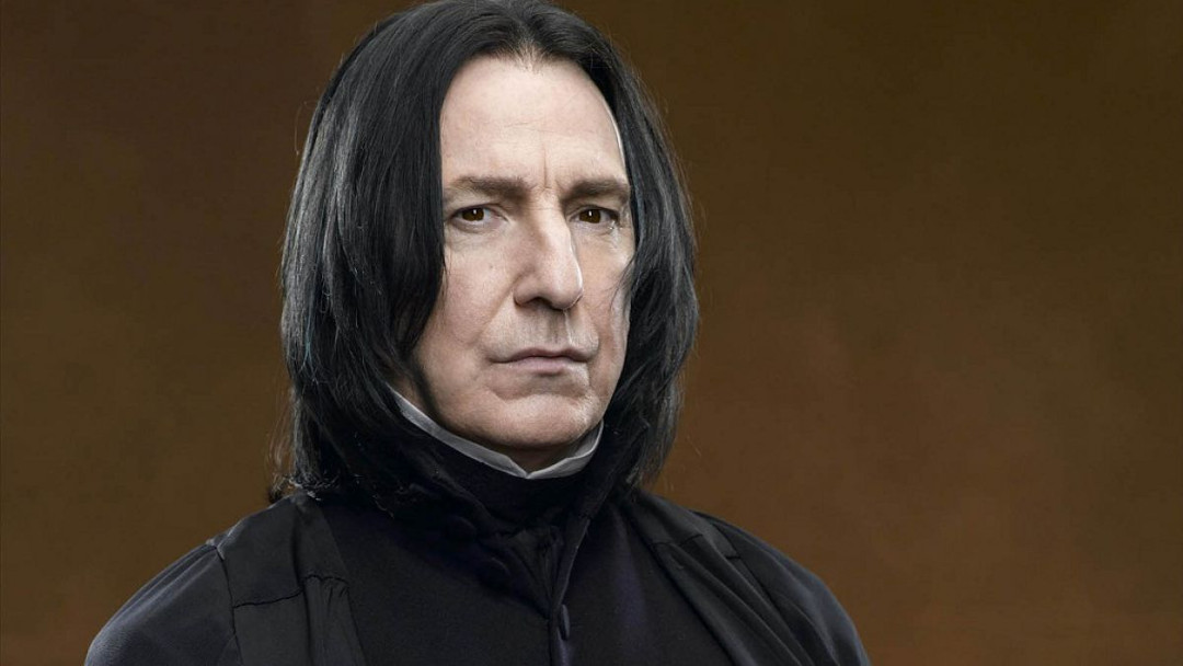 Alan Rickman como Severus Snape