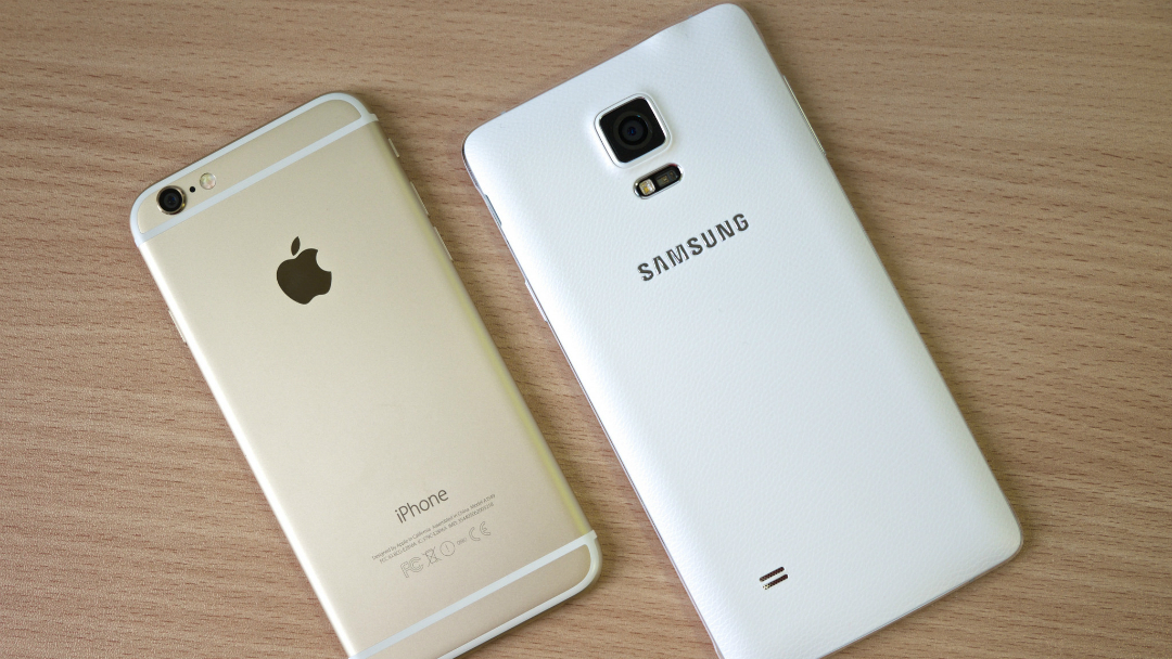 Multan a Apple y Samsung por reducir velocidad de teléfonos