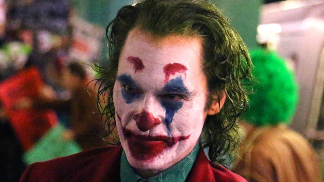 Joaquin Phoenix como Joker en una escena