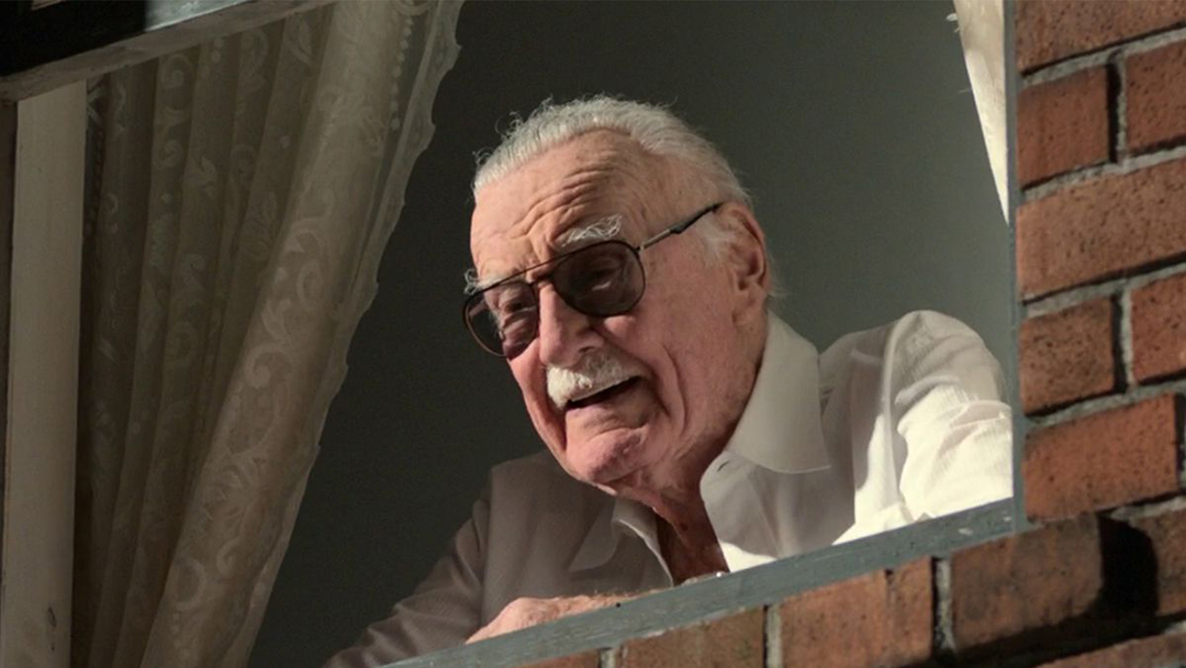 Capitana Marvel tiene el único cameo de Stan Lee siendo él mismo en el MCU 23 Todos los cameos de Stan Lee para cine y televisión
