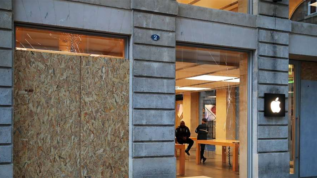 Vandalizan tienda de Apple en Burdeos en protesta de "Los Chalecos Amarillos" 17 La fachada de la tienda de Apple en Burdeos