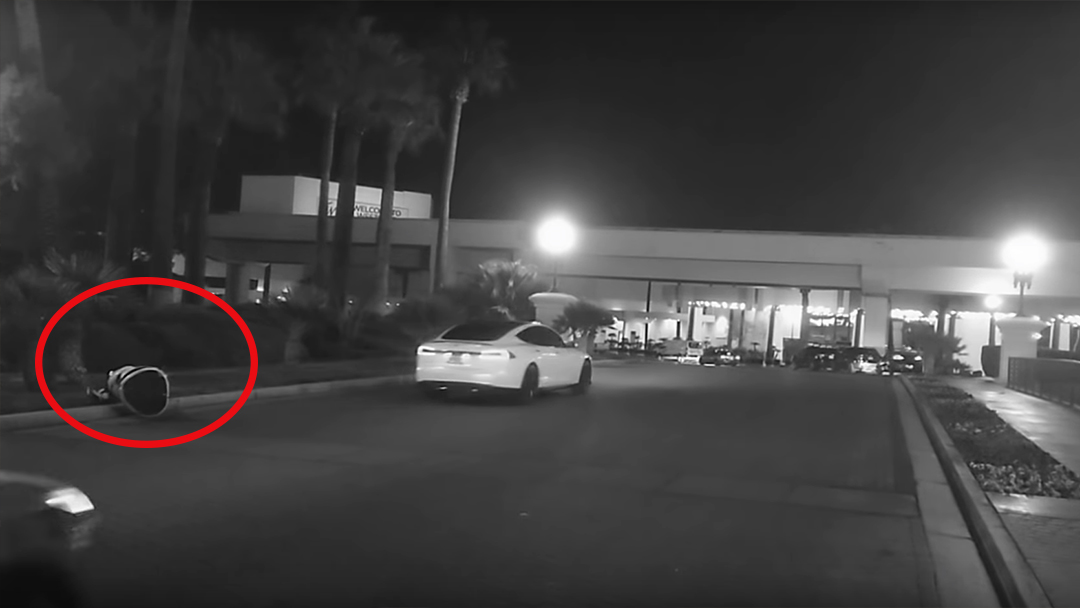 Un Tesla Model S que iba en modo automático atropelló a un robot durante el CES 2019 20 Tesla Model S atropelló a un robot en el CES 2019