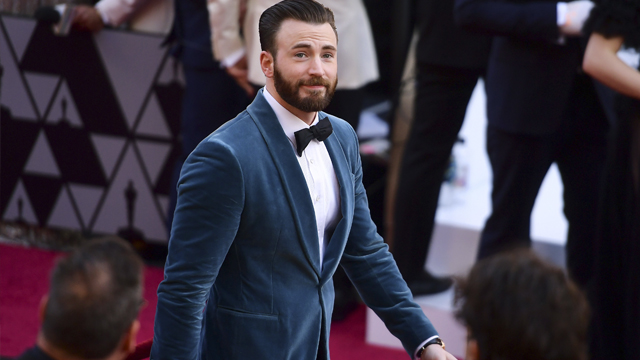 Chris Evans interrumpió su panel de la Comic Con para acariciar un perrito y enloqueció internet 12 Avengers, Endgame, Serena Williams, Spoiler