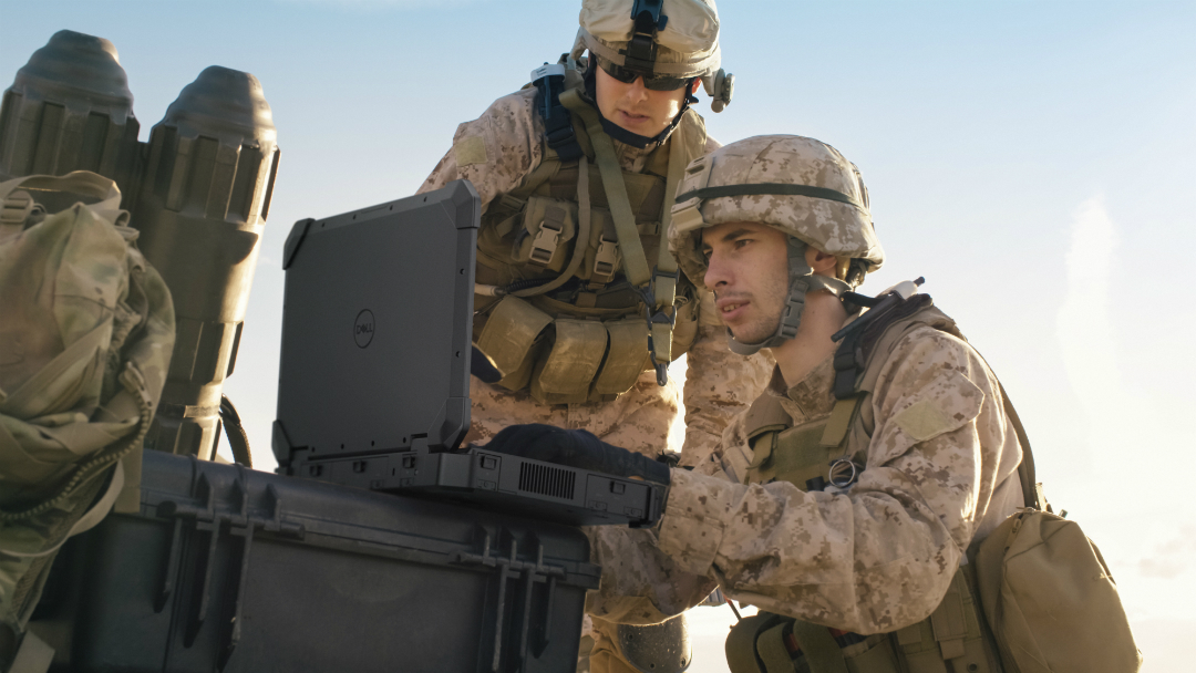 latitude-rugged-dell-computadoras-laptops-resistentes-soldados