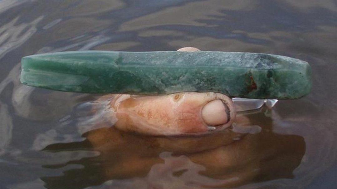 Imagen de un instrumento de Jade usado por los mayas