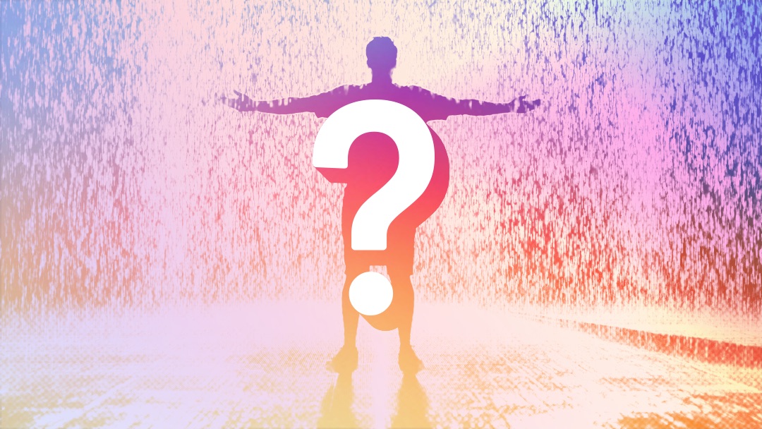 Un hombre enmedio de la lluvia con signo de interrogación