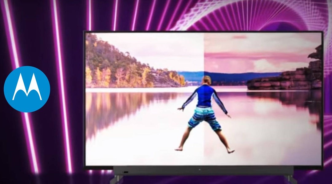 Smart TV de Motorola logo de motorola en fondo morado