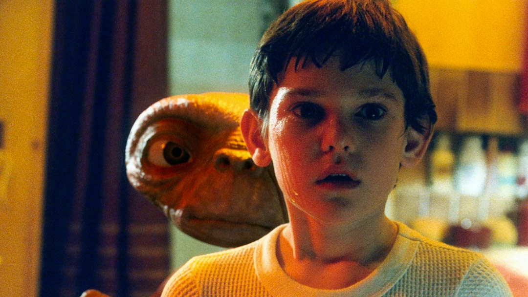 E.T. El extraterrestre al lado de Elliot