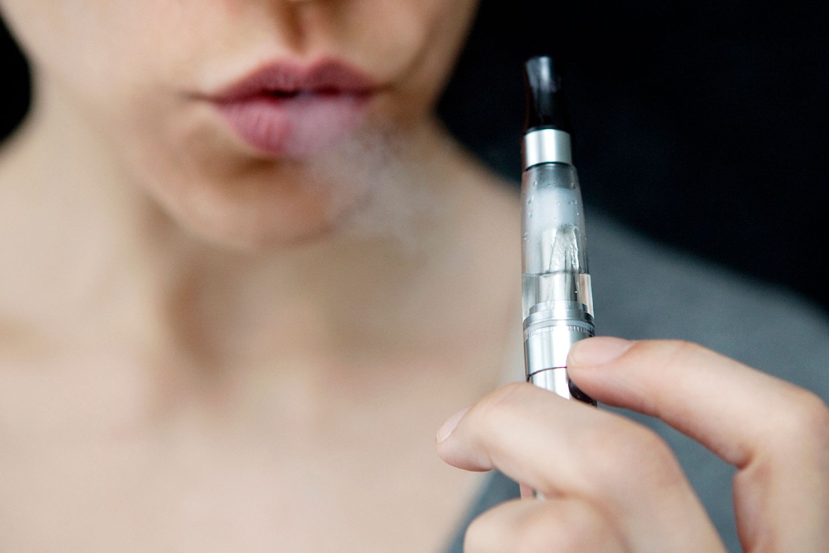 Decreto presidencial prohíbe importar cigarros electrónicos