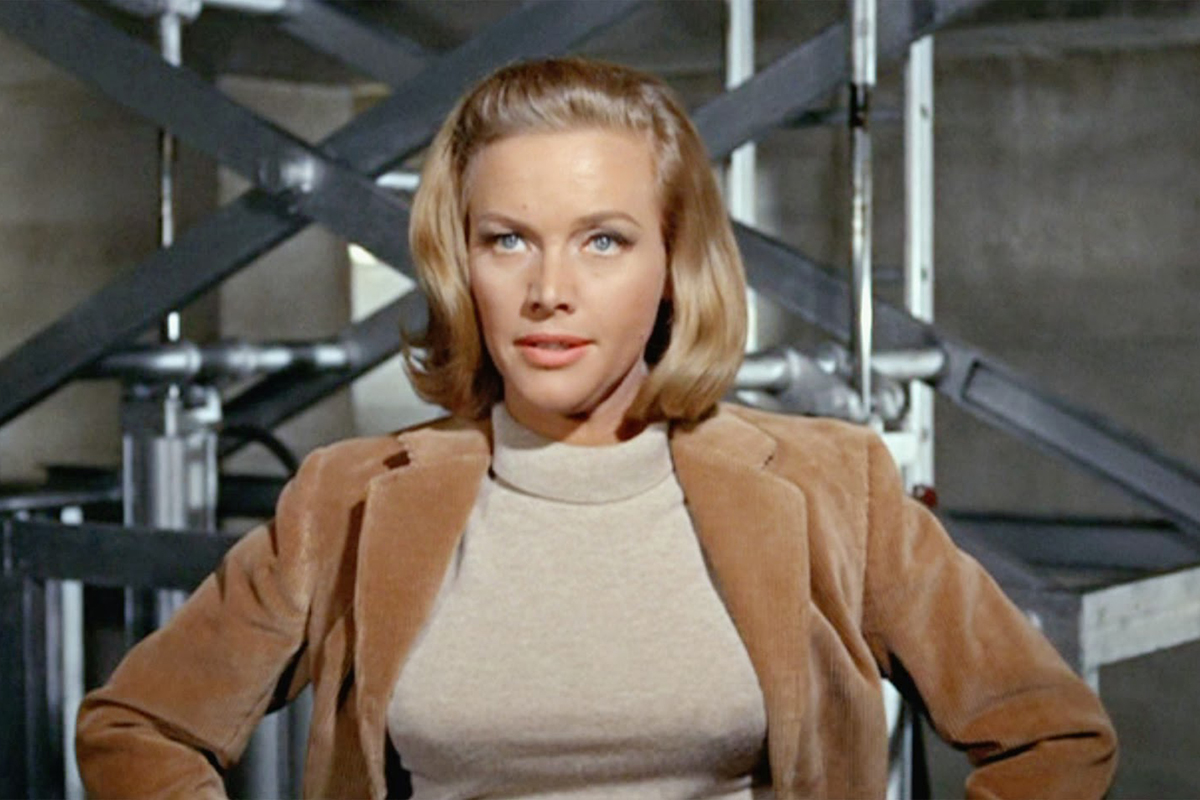 Honor-Blackman-Pussy-Galor-James-Bond-Goldfinger