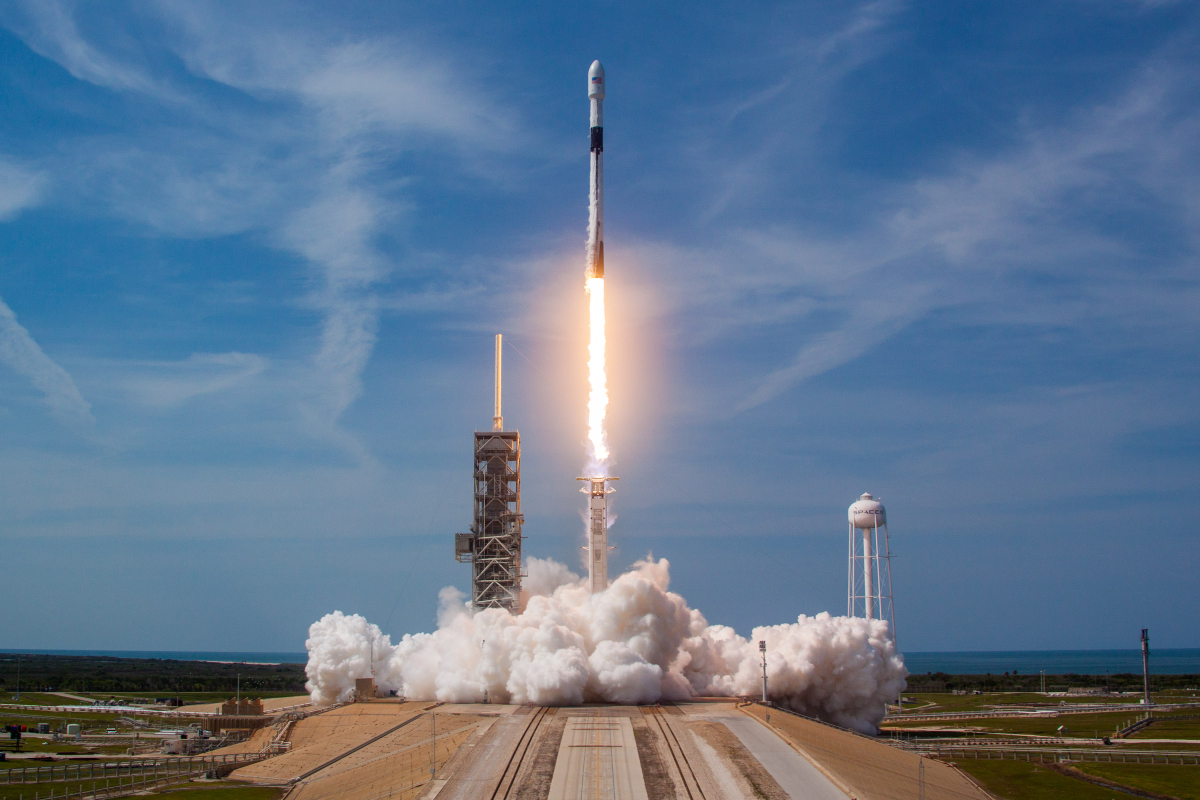 Aquí puedes ver el lanzamiento de SpaceX y la NASA 13 Falcon 9 Lanzamiento NASA Estados Unidos