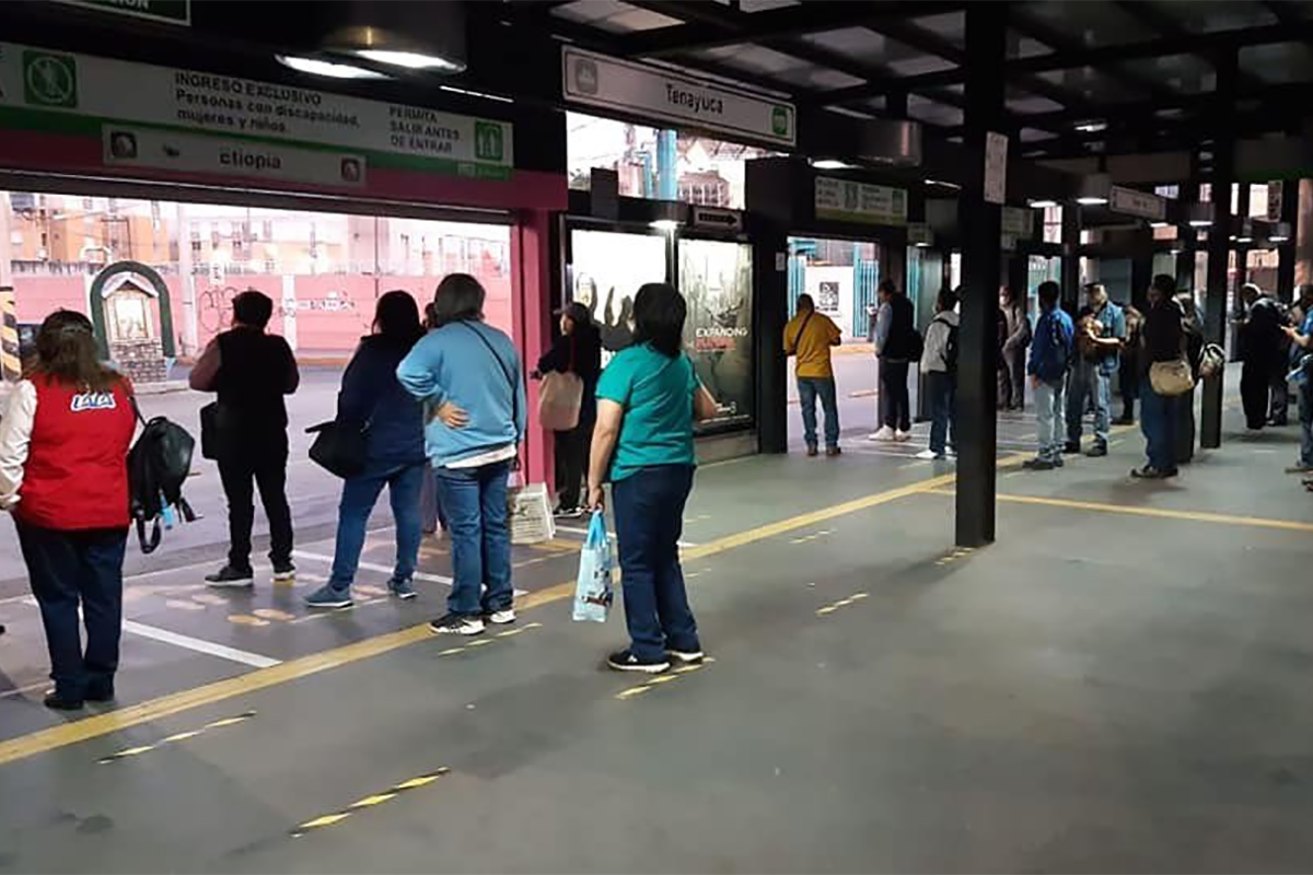 Metrobus sana distancia