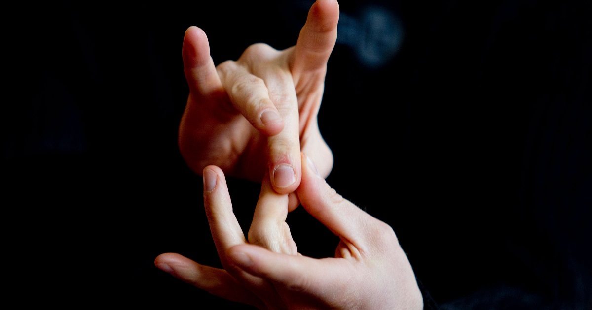 Desarrollan Guantes Traducen Lenguaje Signos