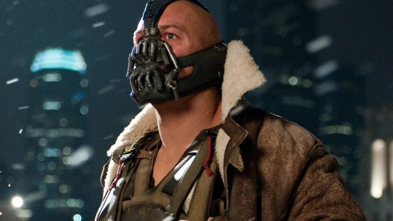 DC Comics: Chica le da vida a Bane en un cosplay bastante femenino