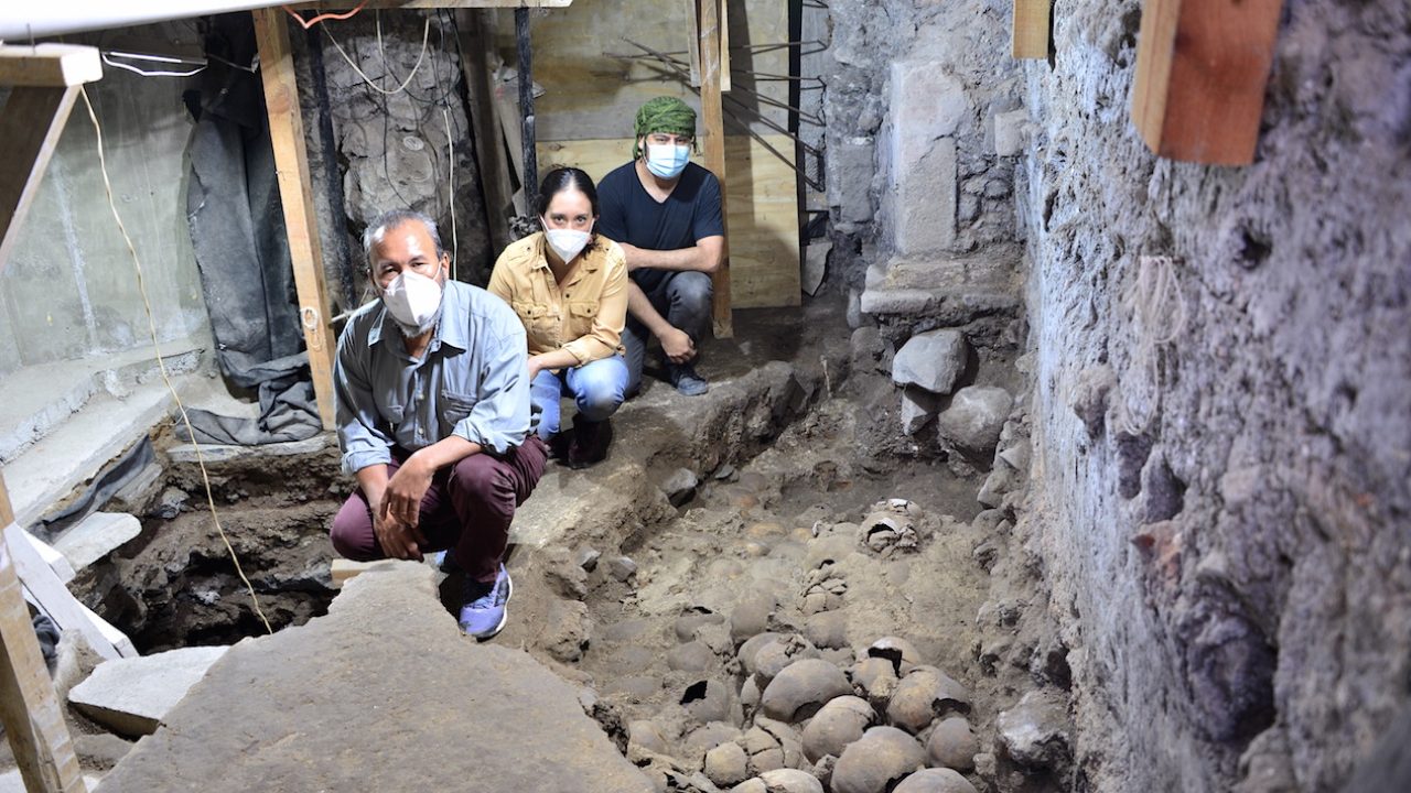 Arqueólogos encuentran cráneos de la antigua Tenochtitlan