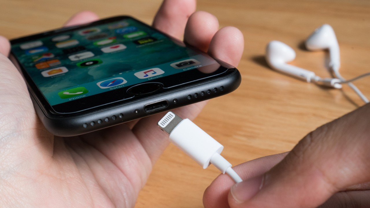Brasil pide a Apple incluir cargadores