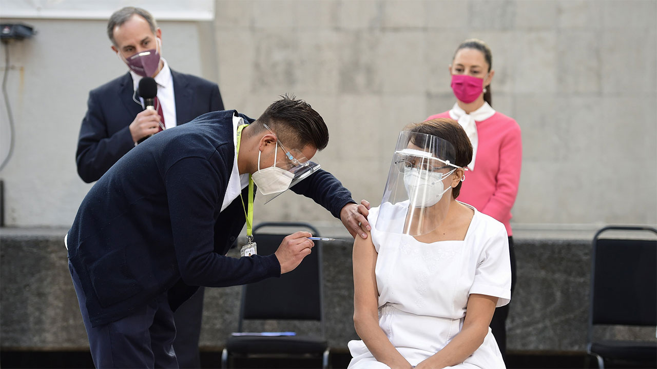 Covid 19 1er día de vaciunación en México