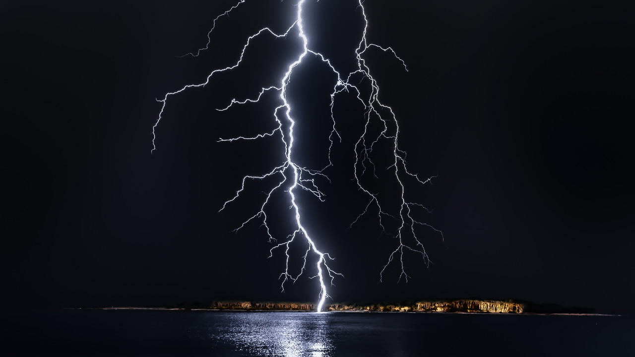El calor más potente no se encuentra en el núcleo interno de la Tierra sino en los relámpagos