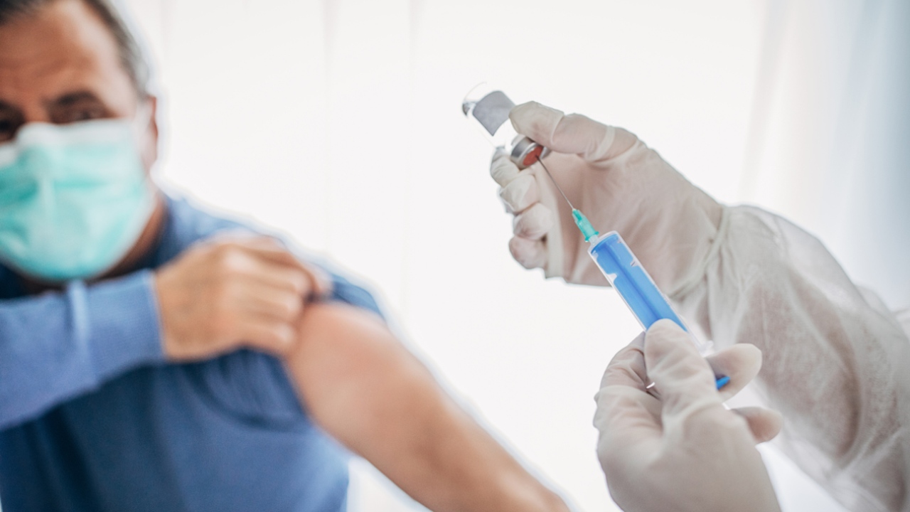 Covid-19: Esta calculadora te dice qué tan prioritario es que te vacunes 22 Puedes saber cuándo recibirás la vacuna contra Covid-19 con esta calculadora