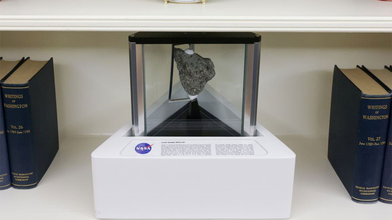 ¿Por qué hay un pedazo de la Luna en la Casa Blanca? 18 Joe Biden NASA ROca Lunar