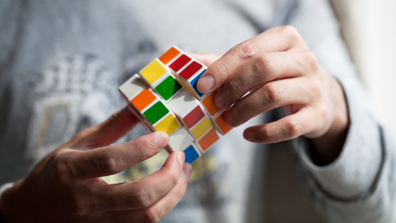 Cubo de Rubik con Bluetooth promete resolverlo fácilmente