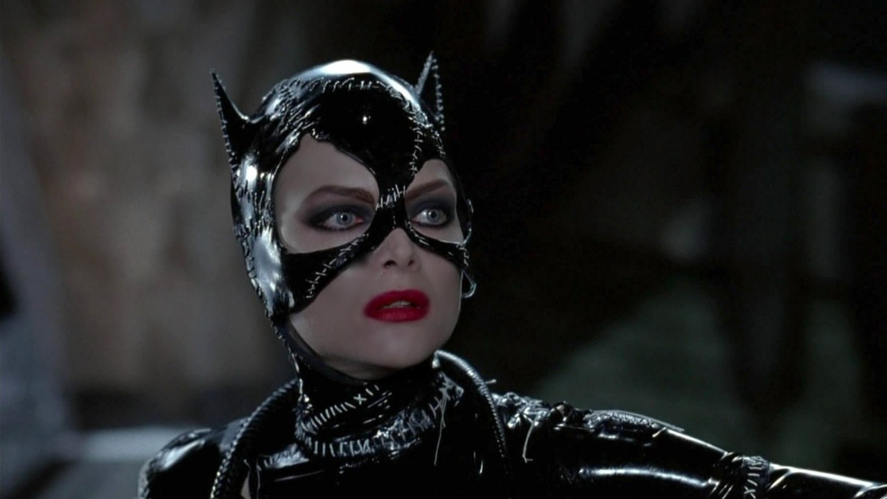 DC Comics_ Cosplayer recrea el icónico traje de Catwoman de Batman Returns