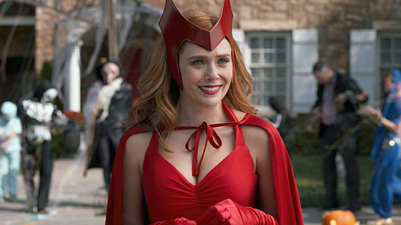 Marvel: Chica realiza un impactante cosplay de Wanda con su traje original