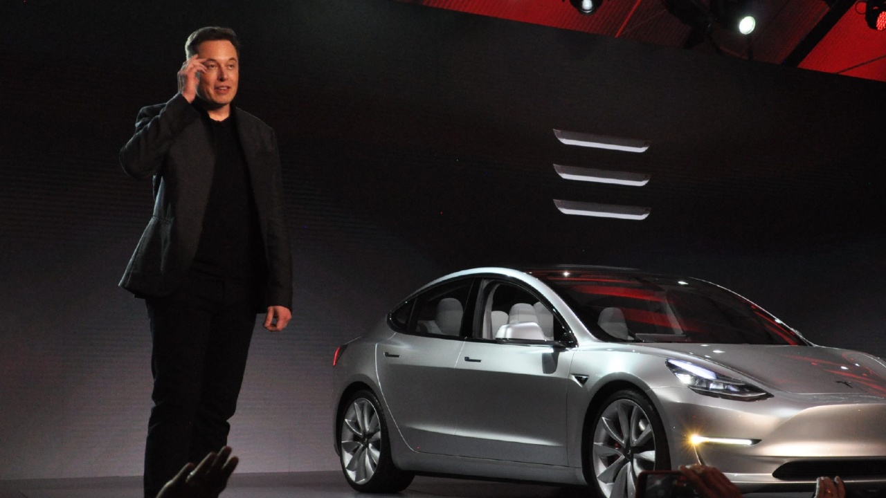 Elon Musk Tesla recibirá pago Bitcoins